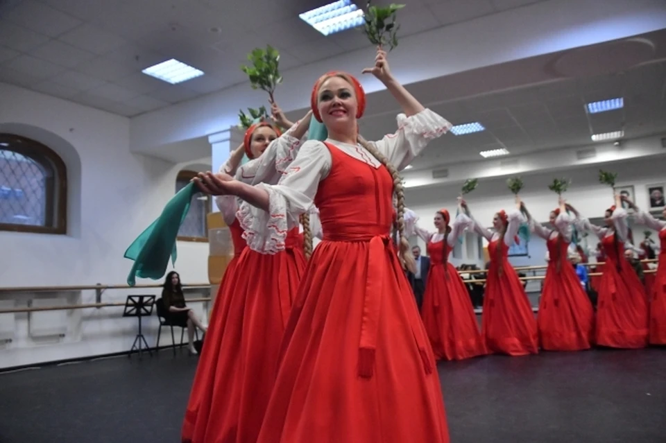 Чарующая походка танцовщиц завоевала сердца зрителей по всему миру.