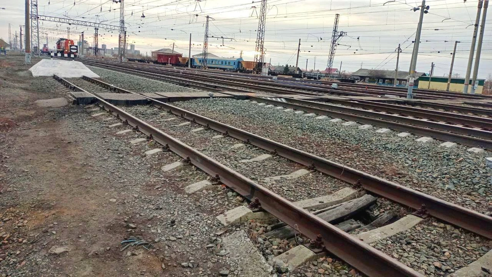 19-летний новосибирец попал под поезд на станции Татарской и не выжил. Фото: Транспортная полиция Сибири.