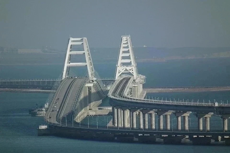 В Крыму появилась очередь перед Крымским мостом 23 октября
