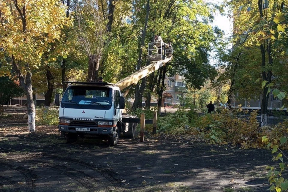 Работы по обустройству детской площадки уже стартовали. Фото: Администрация Шахтерска