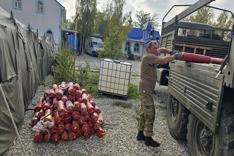 В Крыму перезарядят огнетушители, использованные за лето защитниками Херсонщины. Фото: Специальный гуманитарный центр Крымской митрополии