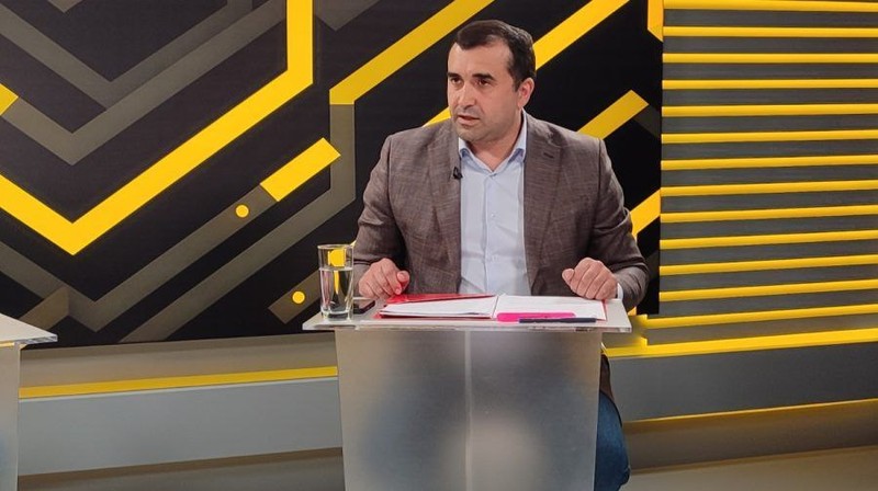 Социалист Адриан Албу заявляет, что за ним ведётся слежка.