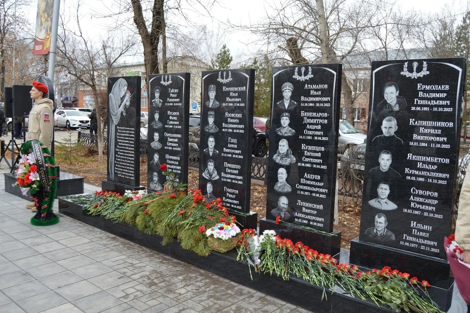 Мемориальный комплекс возвели на средства Ивана Крачковского – отца погибшего участника специальной военной операции. Фото: администрация Новосергиевского района
