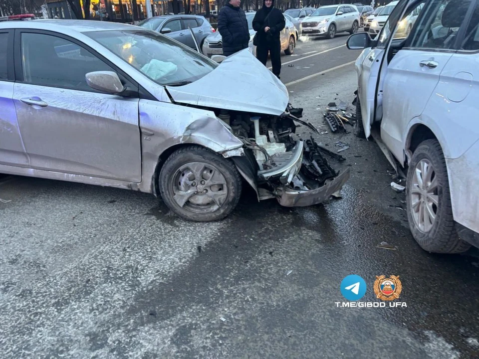 В Уфе массовая авария на проспекте Октября создала дорожный затор.