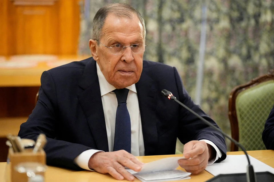Зеленский испугался ответа на применение дальнобойных ракет, заявил Лавров