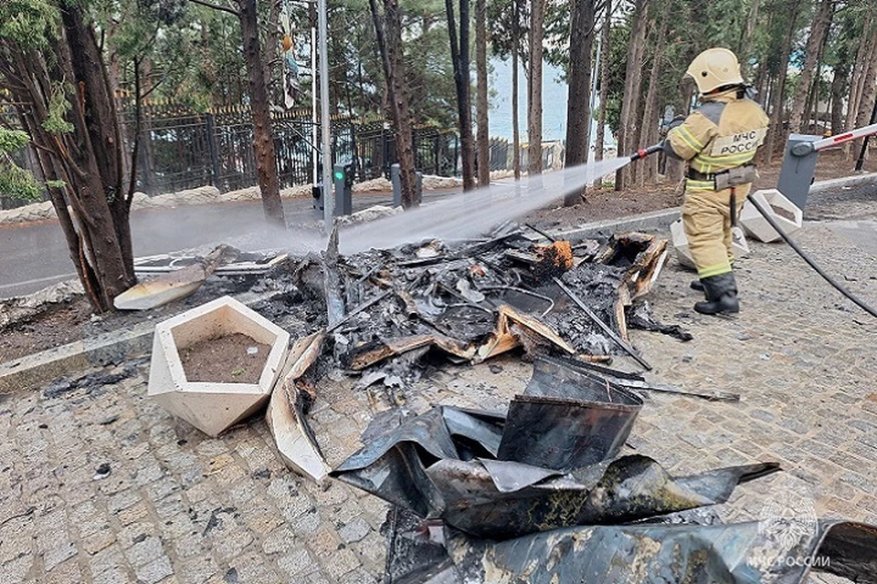 В Ялте сгорела сторожка строящегося ЖК. Фото: ГУ МЧС по РК