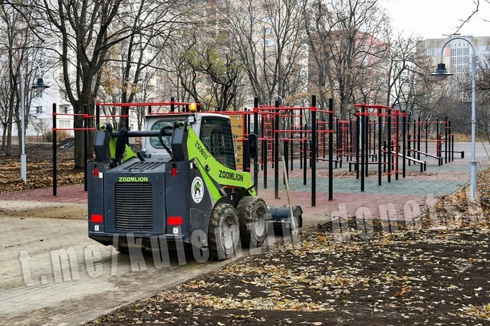 В Донецке завершают благоустройство сквера «Строитель». Фото: ТГ/Кулемзин