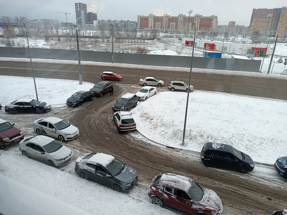 Снегопад прошел в Нижнем Новгороде 28 ноября.