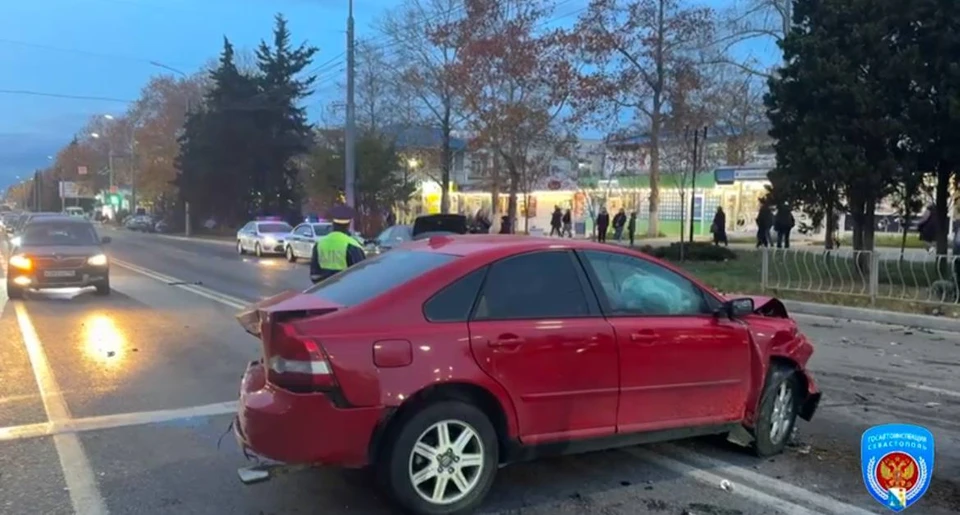 Полиция проводит проверку по факту ДТП с участием 4 авто в Севастополе. Фото: скриншот из видео Госавтоинспекции Крыма