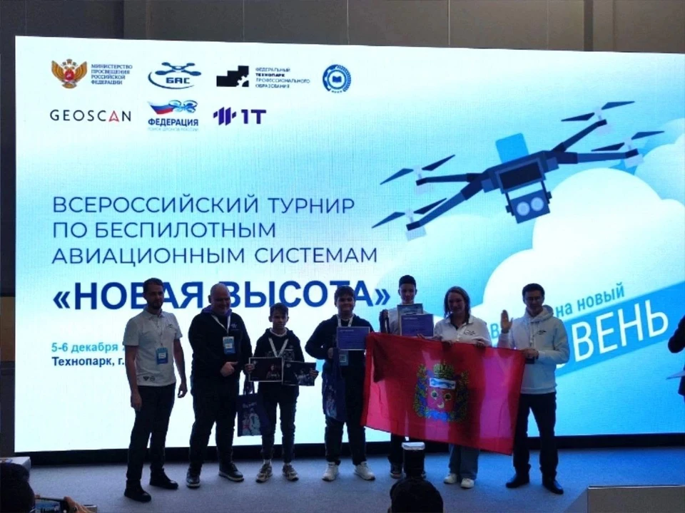 В итоге команда школьников «Оренбургские беркуты» стала абсолютным победителем как в общекомандном зачете, так и в индивидуальном.