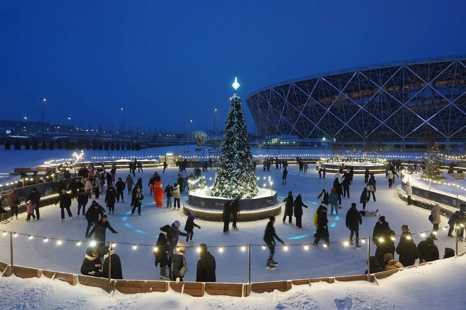 В Волгограде залили первые открытые катки. Фото: ЦПКиО