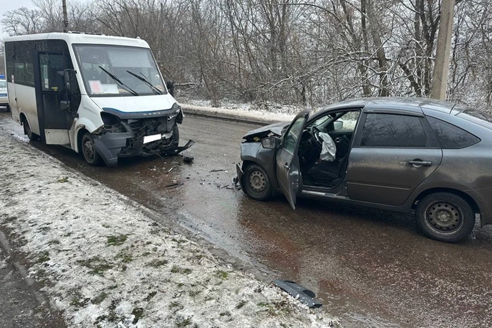 В Макеевке произошло ДТП, пострадали два пассажира автобуса. Фото: МВД по ДНР