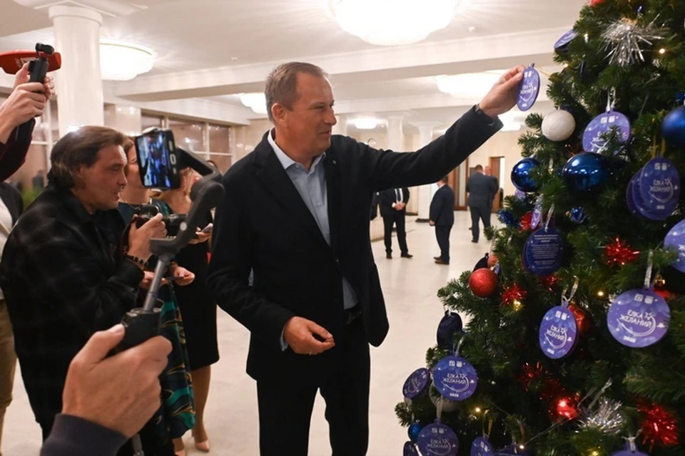 Губернатор Александр Дрозденко дал старт ленинградской акции «Елка желаний». Фото: пресс-служба правительства Ленинградской области.