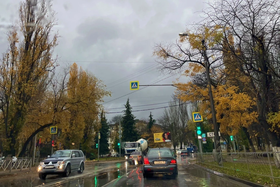 В Севастополе пасмурно и дождливо.