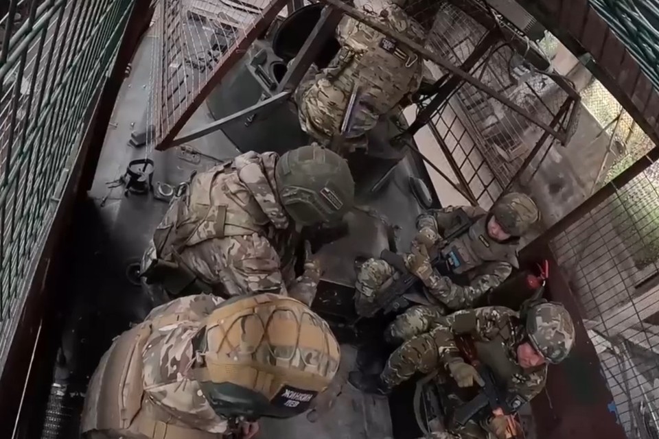 Ивановские десантники при поддержке дронов и техники продвигаются под Часов Яром