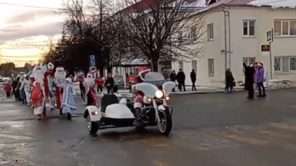 В параде сказочных персонажей приняли участие жители Медыни.