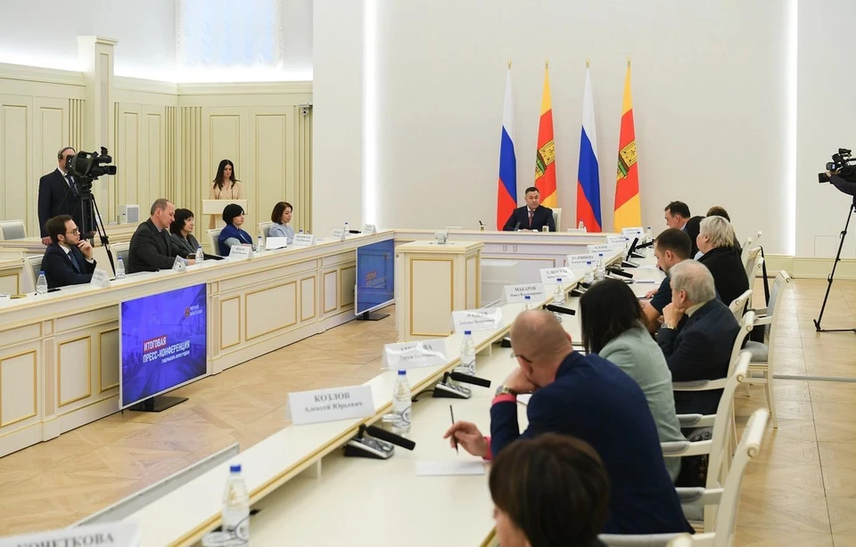 Губернатор провел итоговую годовую пресс-конференцию.