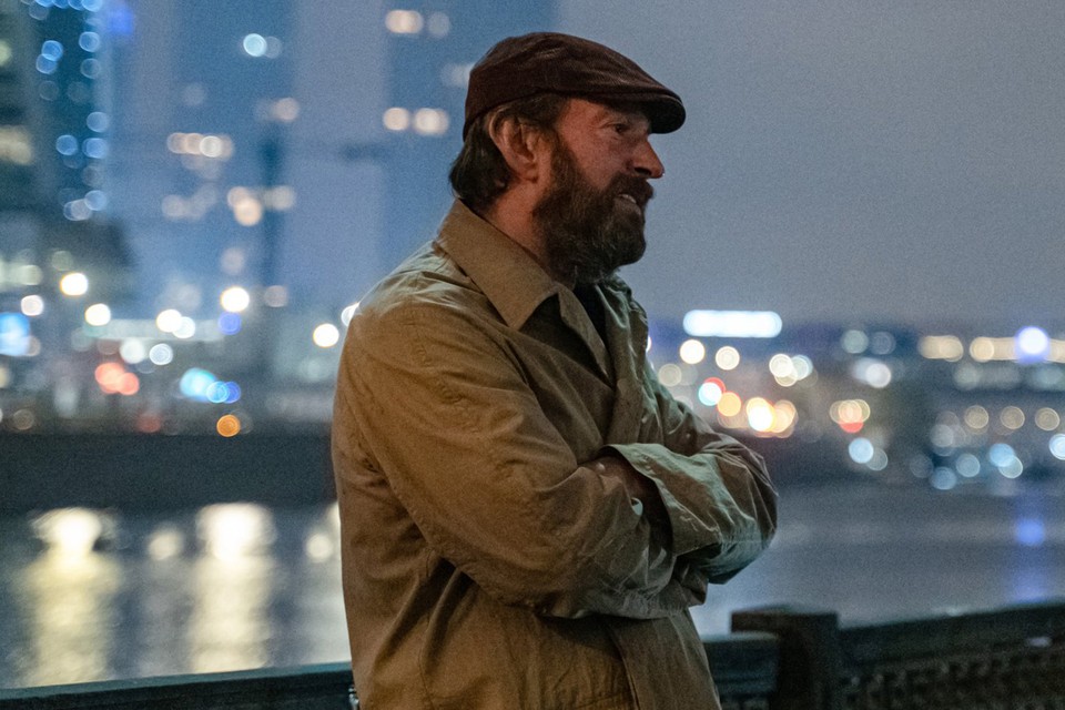 Появились фото с финала съемок третьего сезона сериала «Метод». Родиона Меглина прессуют у «Москвы-Сити»