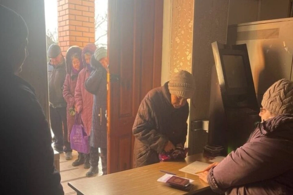 Продуктовые наборы перед праздниками получили новозбурьевцы. Фото: администрация Голопристанского округа