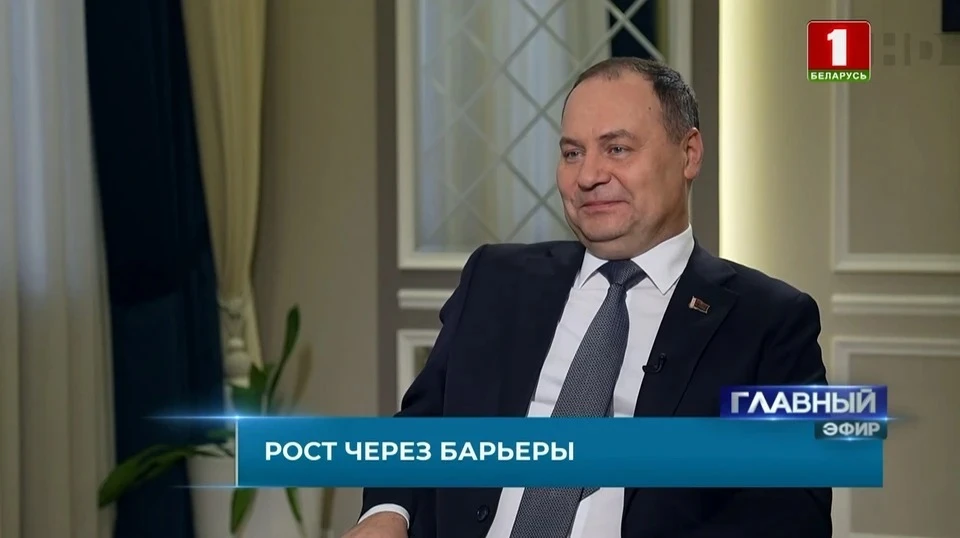 Премьер-министр Роман Головченко сказал, что рост начисленной средней зарплаты 2025 заложили на уровне около 2400 рублей. Фото: кадр видео news.by