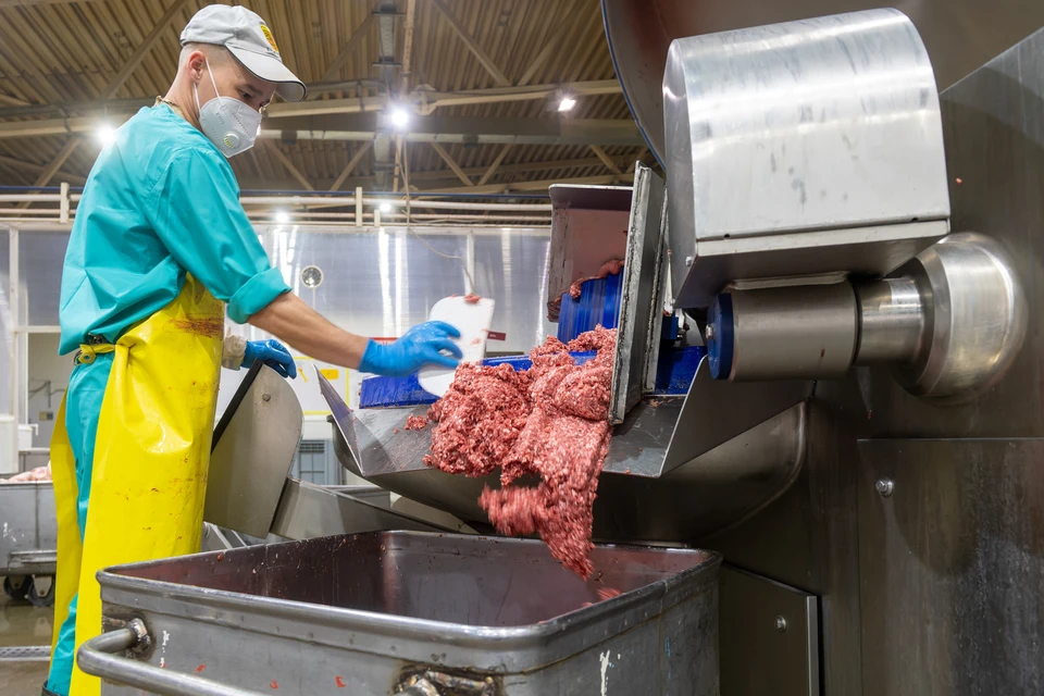 В общепите не соблюдали сроки годности продуктов, у персонала не было медицинских книжек.