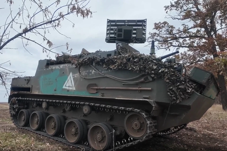 Днем и ночью военнослужащие несут боевое дежурство