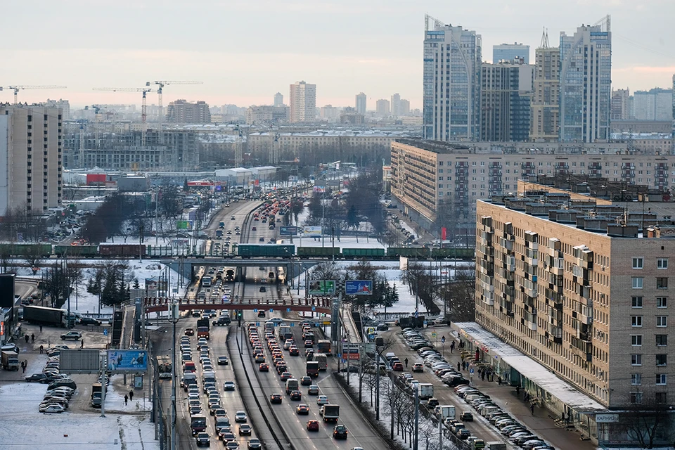 Петербург решил повернуться лицом к общественному транспорту.