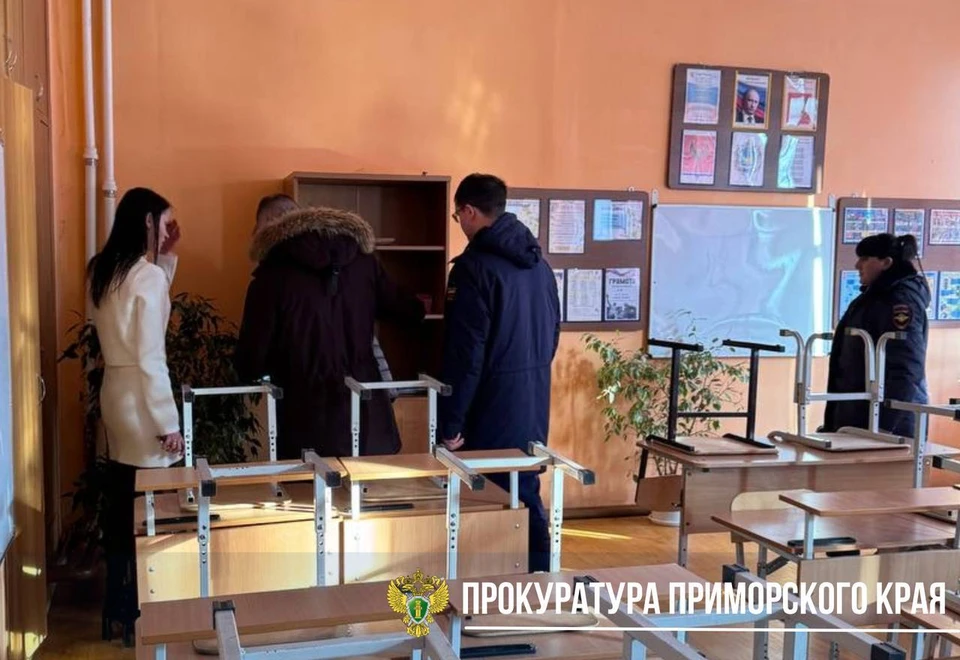 Учащихся отвезли в больницу. Фото: Прокуратура Приморья