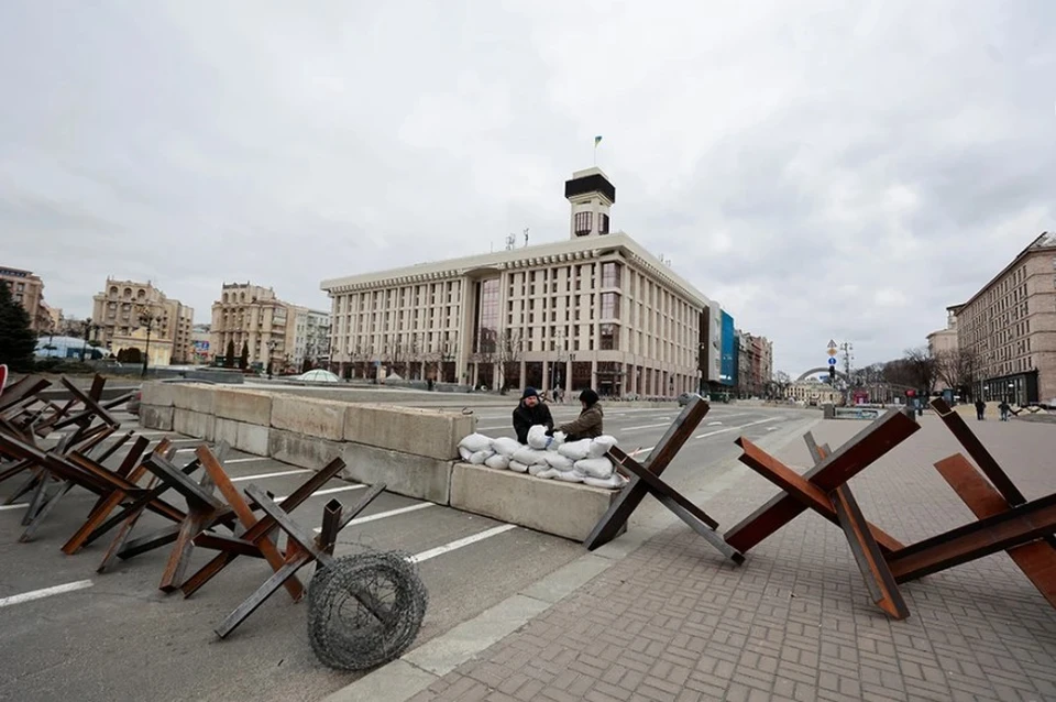 «Страна»: 50,6% опрошенных украинцев выступают за переговоры с Россией