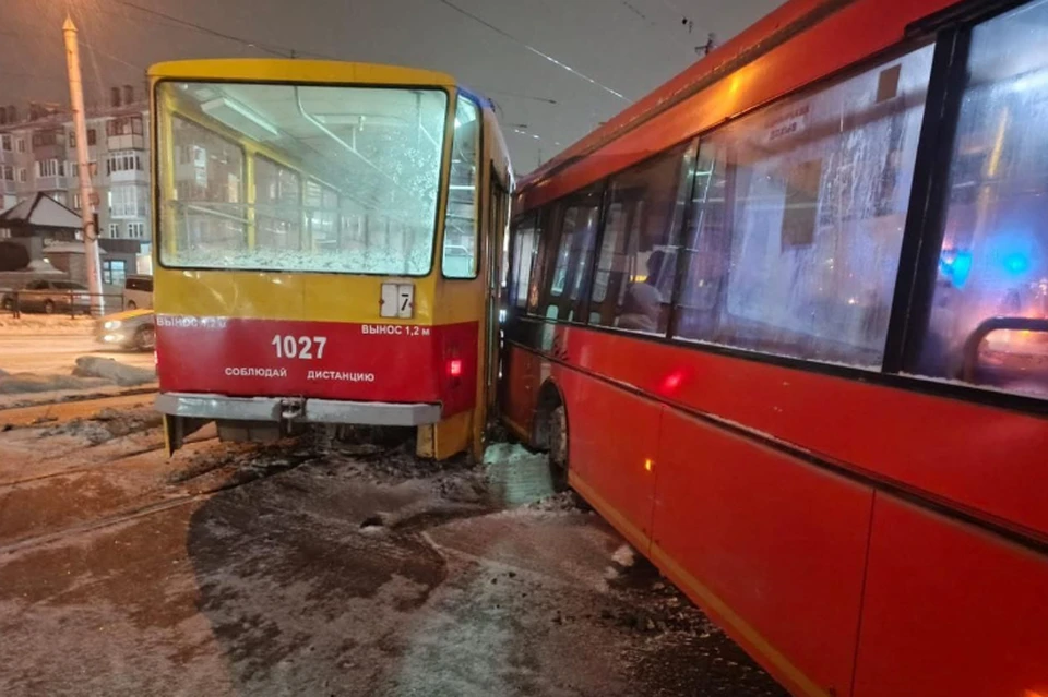 Авария произошла 28 января около 19 часов на пересечении улиц А. Петрова и Малахова