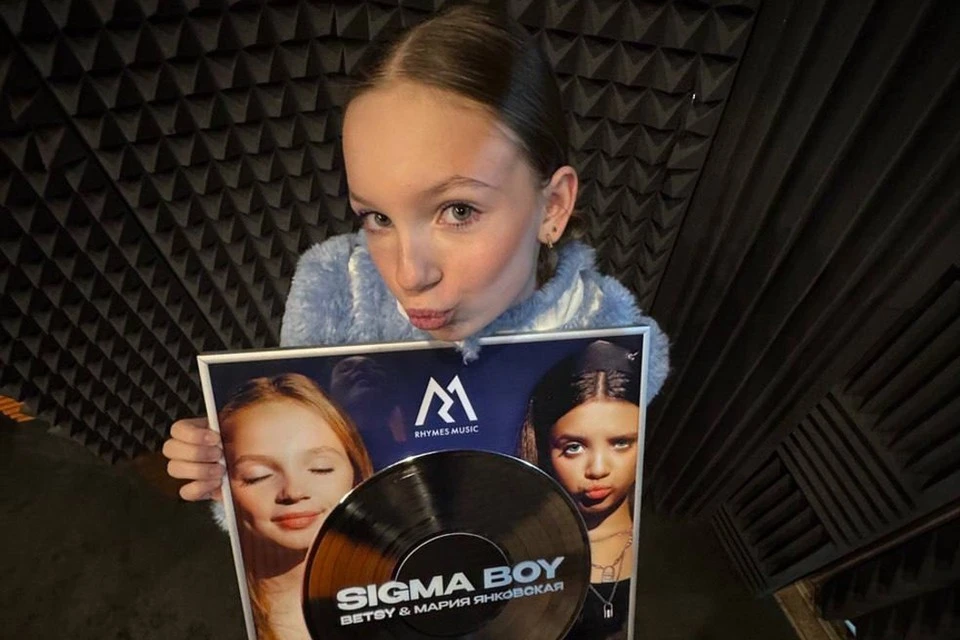 Песня «Sigma Boy» юных российских певиц, 11-летней Betsy (Светланы Чертищевой) и 12-летней Марии Янковской, продолжает триумф в мировых чартах. Фото: личная страница ВКонтакте