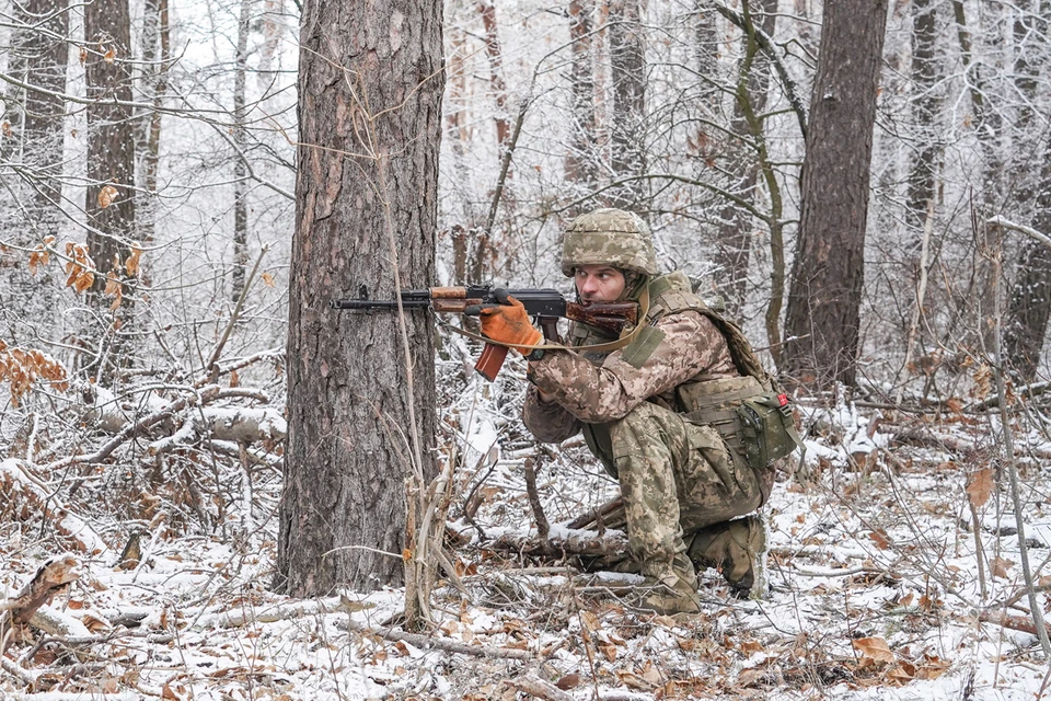 Зеленский намеренно не мобилизует 18-летних украинцев, торгуясь с США