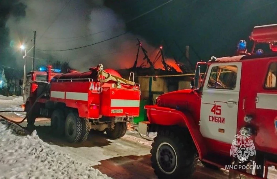 Семейная пожилая пара погибла при ночном пожаре.