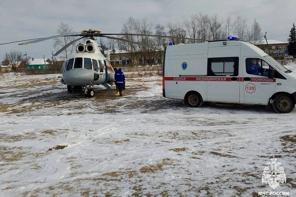 Скорая помощь по воздуху. Фото: МЧС Тверской области.