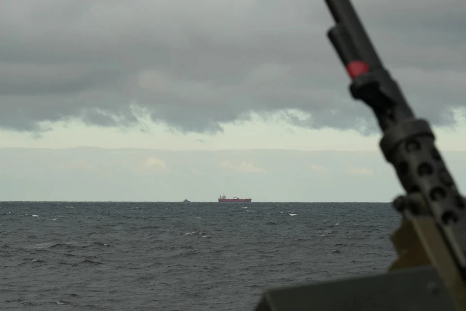 В Средиземном море три невоенных судна пострадали от взрывов.