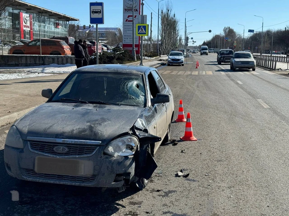 В Луганске водитель Lada Priora не пропустил пенсионера на зебре. ФОТО: УГИБДД МВД по Луганской Народной Республике