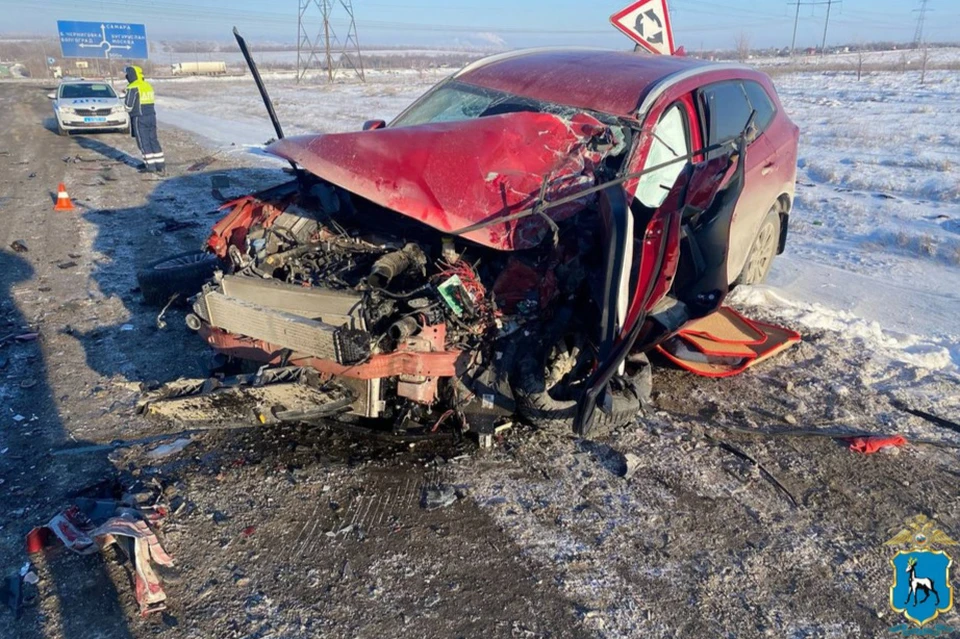 Автомобилист на TANK выехал на встречную полосу и влетел на скорости в HAVAL