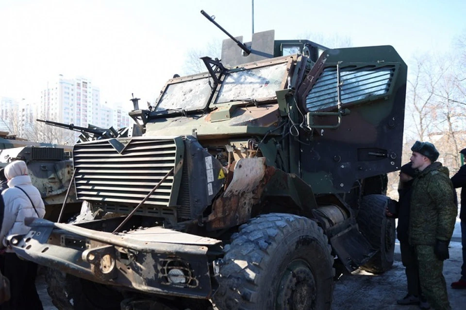 Военную технику представили хабаровчанам. Фото: Антон ШЕВЧЕНКО