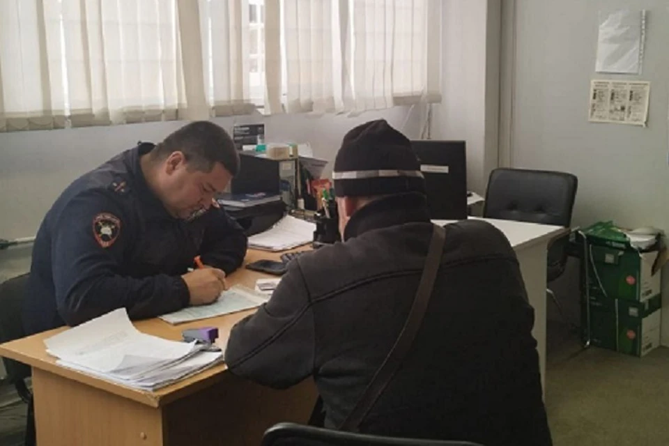 На водителя составили административный протокол за нарушение правил перевозки пассажиров. Фото: Госавтоинспекция Свердловской области