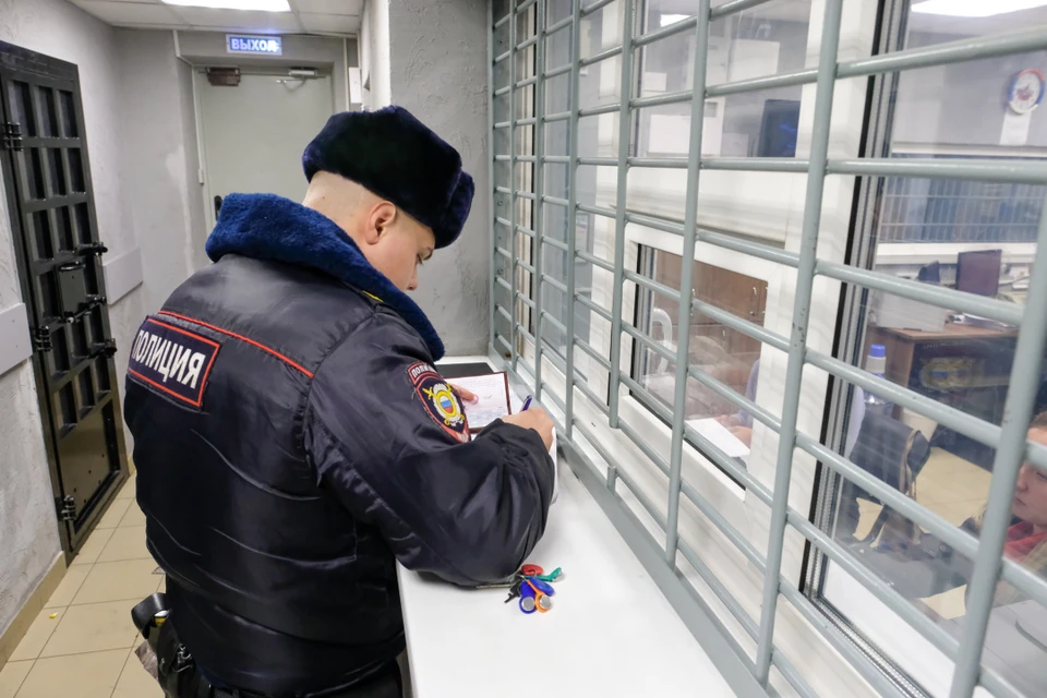 Парня задержала полиция.