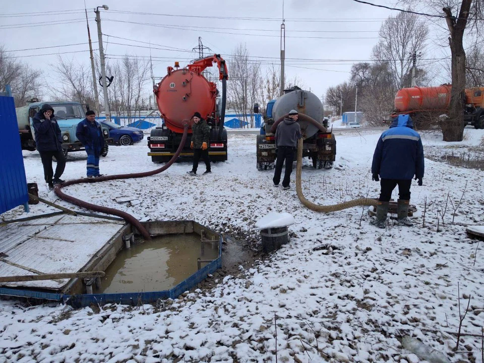 Энгельсский водоканал устраняет аварию на насосной станции