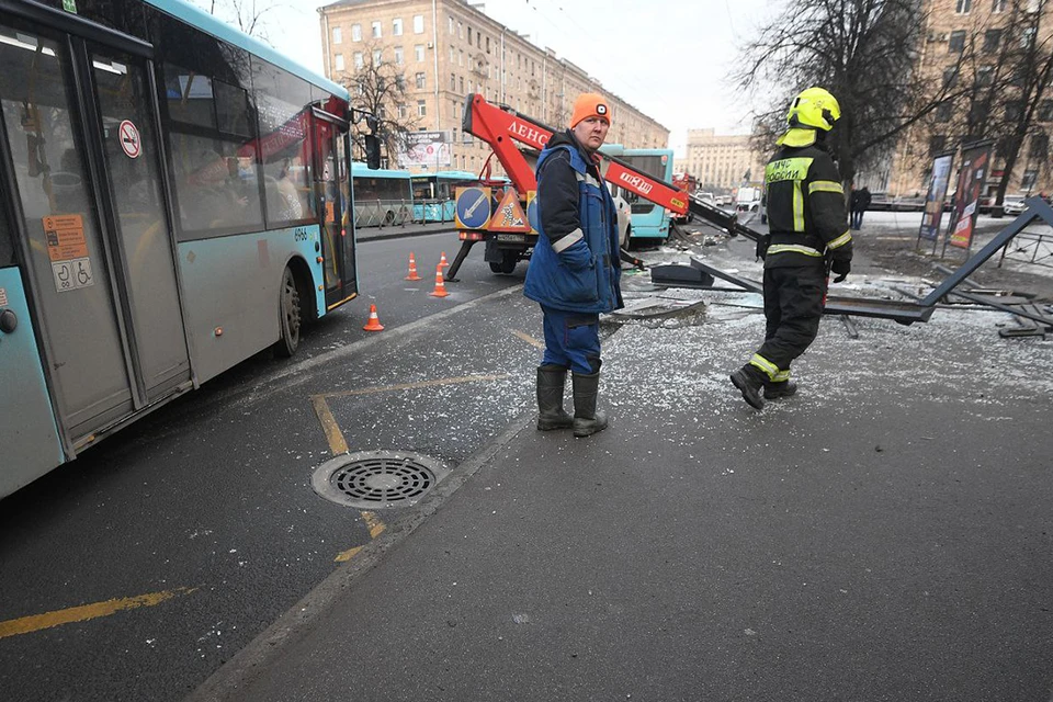 В аварии с лазурным автобусом в Московском районе погиб человек.