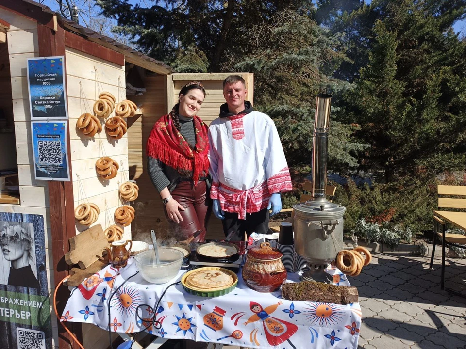 В Евпатории встречают первый день весны. Фото: Александр Юрьев/Tg