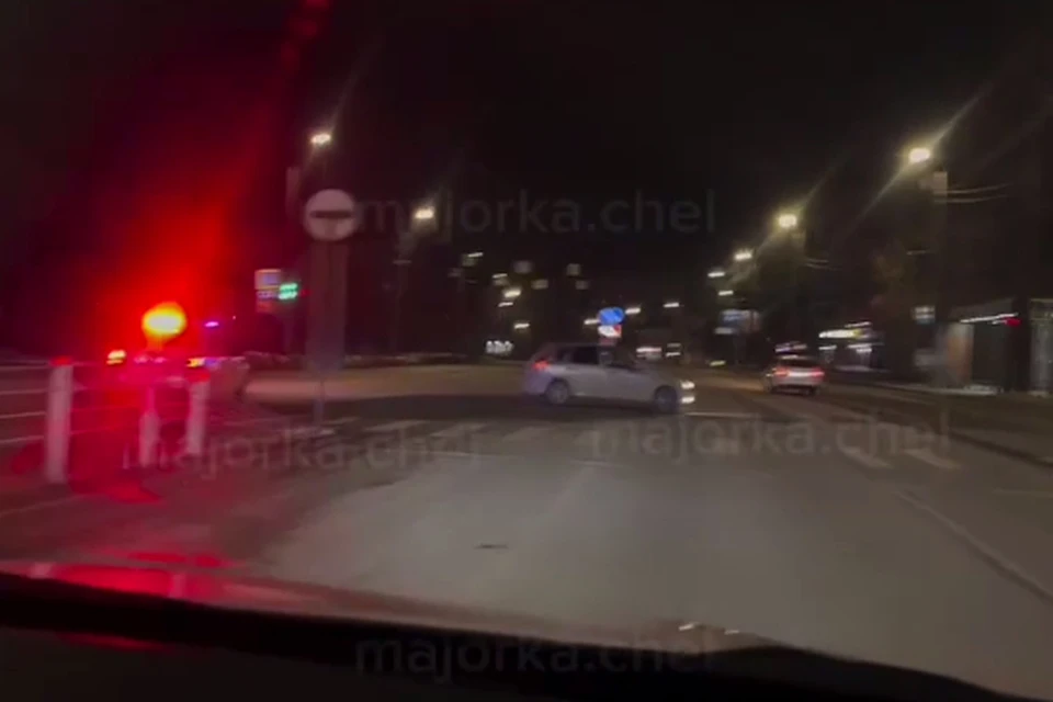 Погоня на улице Братьев Кашириных попала в объективы очевидцев. Фото: majorka.chel