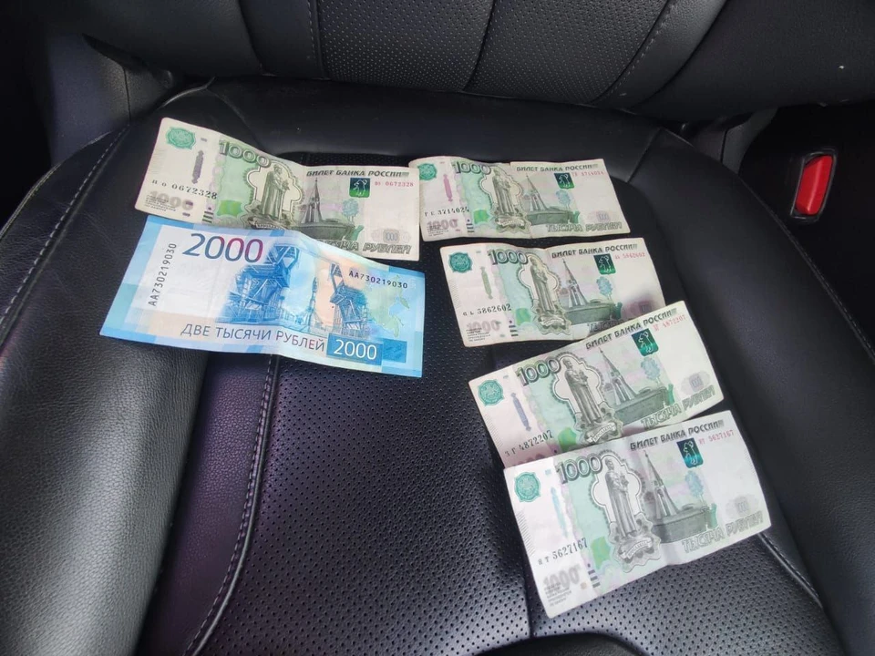 Сотрудник сообщил руководителю о том, что ему предложили взятку. Фото: Алтайская таможня