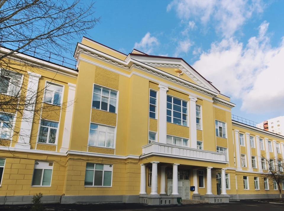 Ансамбль застройки больничного городка включает в себя здание горбольницы, роддом и инфекционное отделение на улице Калинина, 32. Фото: https://vk.com/gbuz_so_sgkb2_semashko