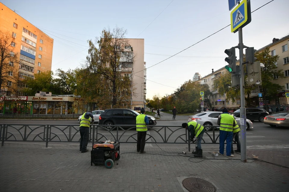 В Кировском районе Новосибирска дорожных рабочих контролируют с помощью трекеров.
