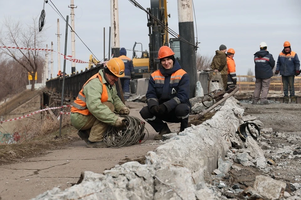 В Енакиево приступили к капитальному ремонту путепровода