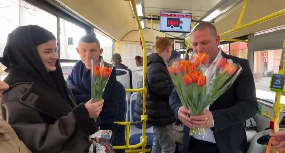 В столице Крыма отмечают Международный женский день. Фото: кадр видео ГУП РК «Крымтроллейбус»/Tg