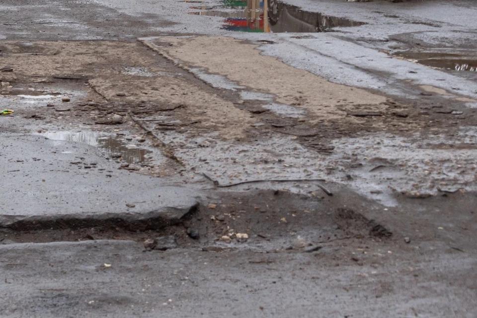 Селяне пожаловались в СК на разбитую дорогу.